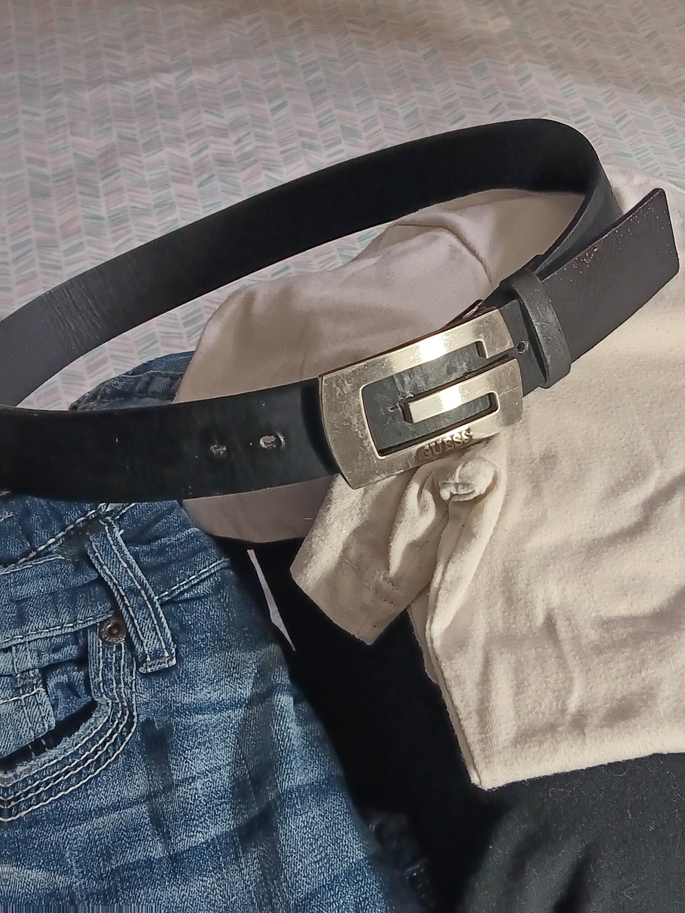 GUESS Black Leather Belt with Silver Logo Buckle